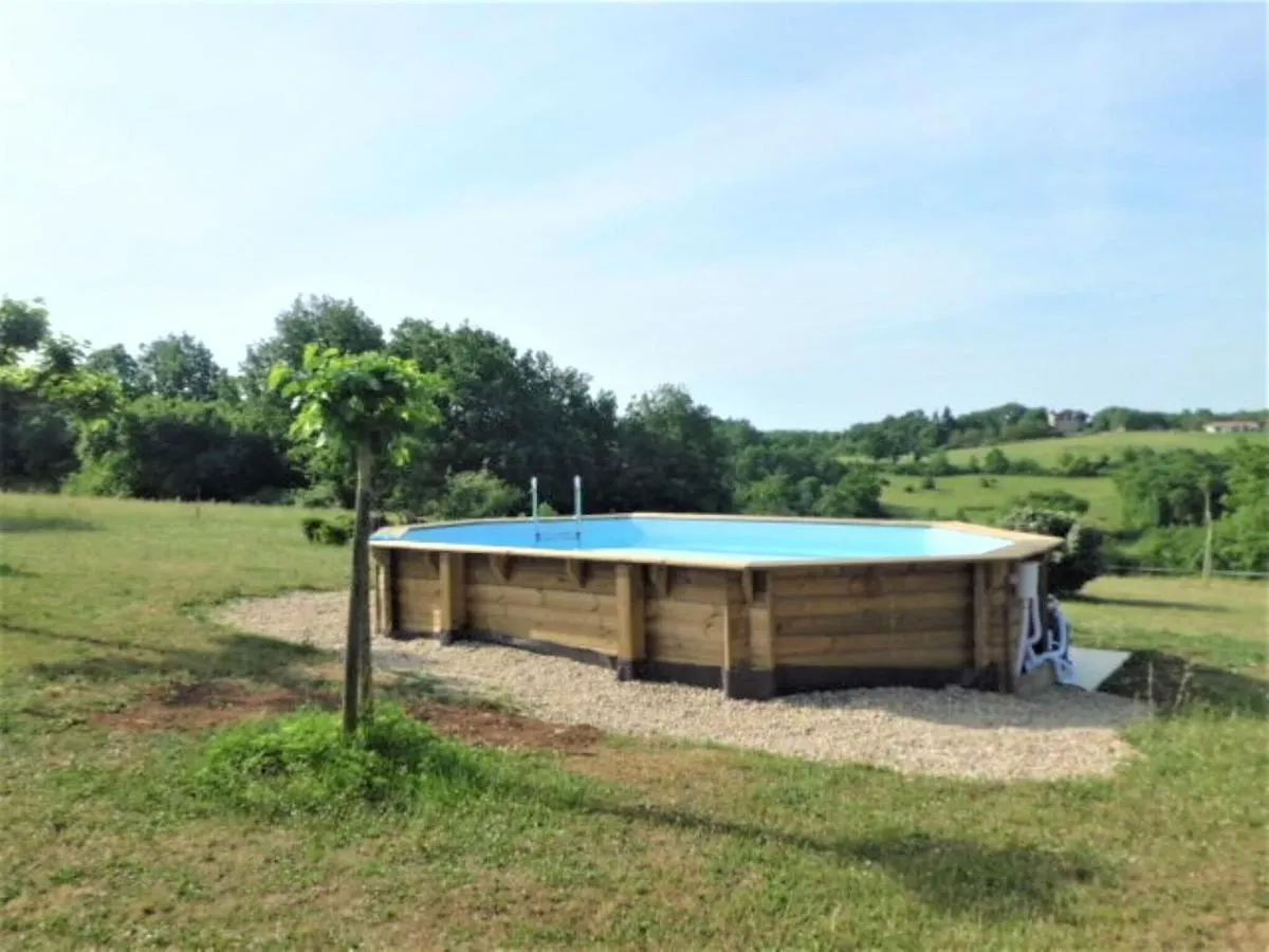 Cosy Holiday Home With Swimming Pool Lavercantière
