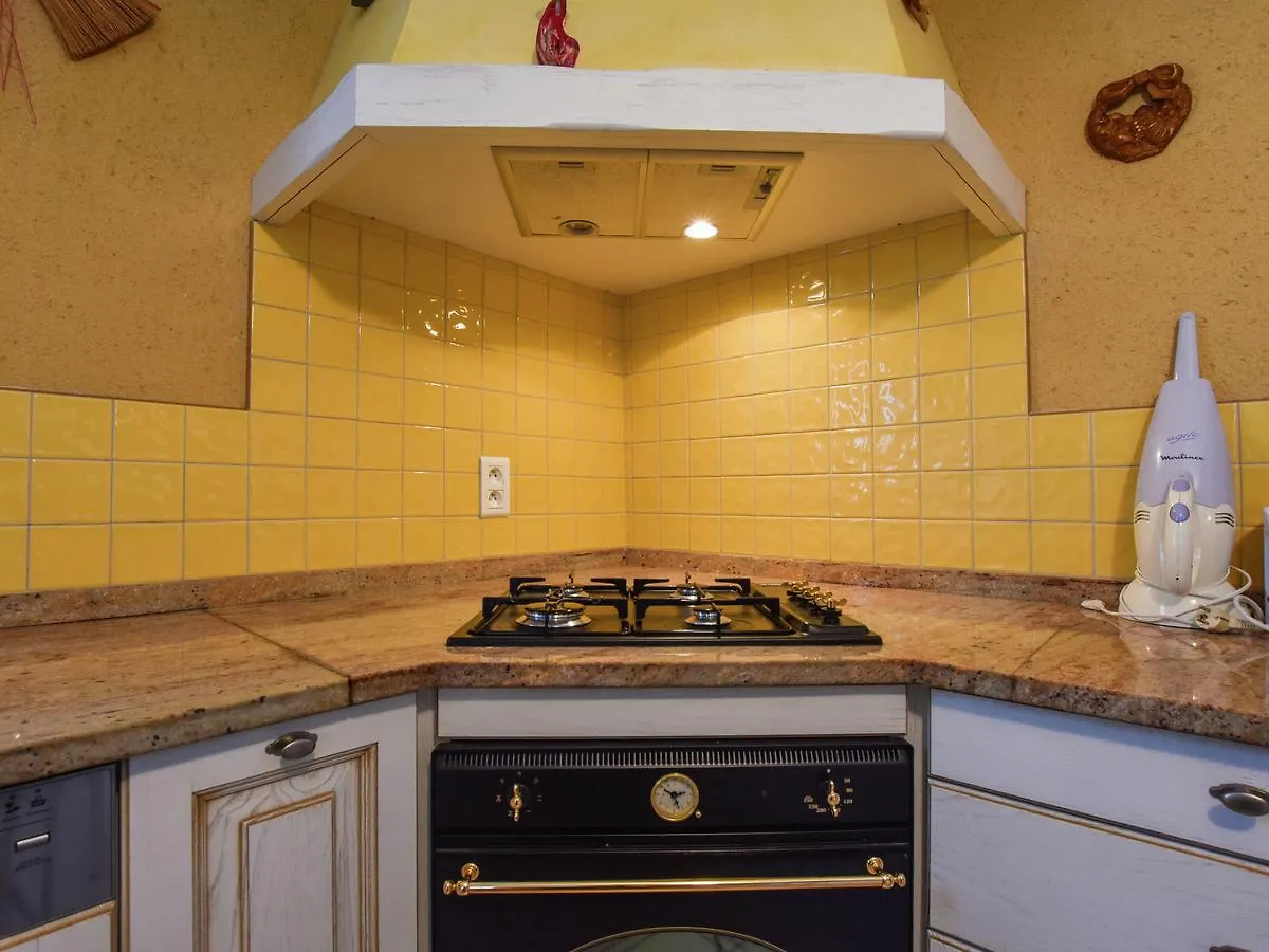 Cosy Holiday Home With Swimming Pool Lavercantière Francja